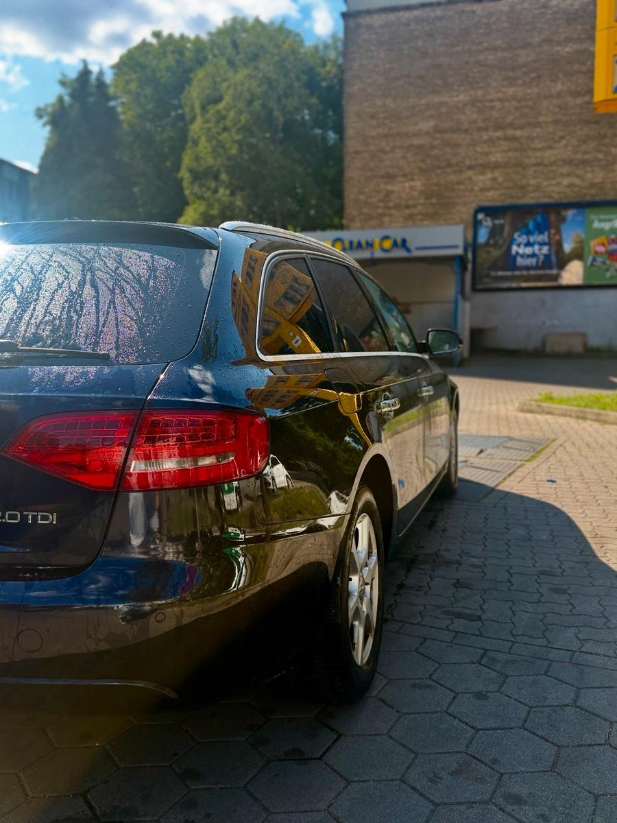 Audi A4 2009 — engine 143 HP (105kW)