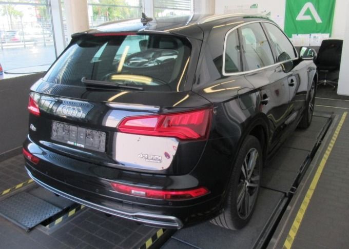 Fahrzeugabbildung Audi Q5 40 TDI quattro sport S-LINE MATRIX ANHZV 20ZO