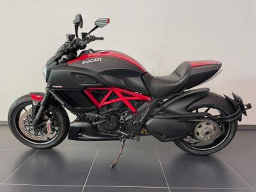Ducati Diavel Carbon *wenig Kilometer*