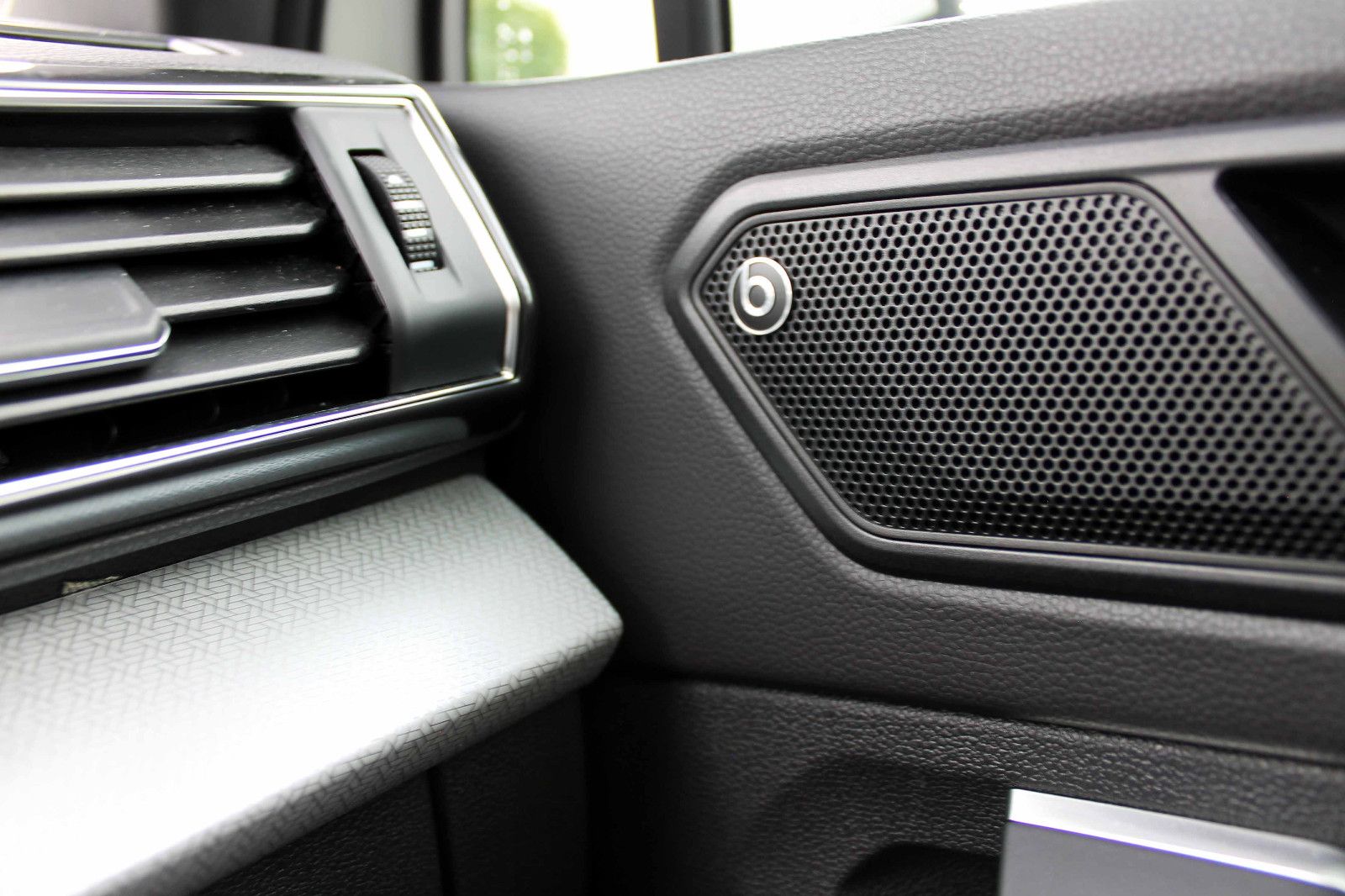 Fahrzeugabbildung SEAT Tarraco Style 2.0TDI DSG LED AHK ACC KAM PANO BT