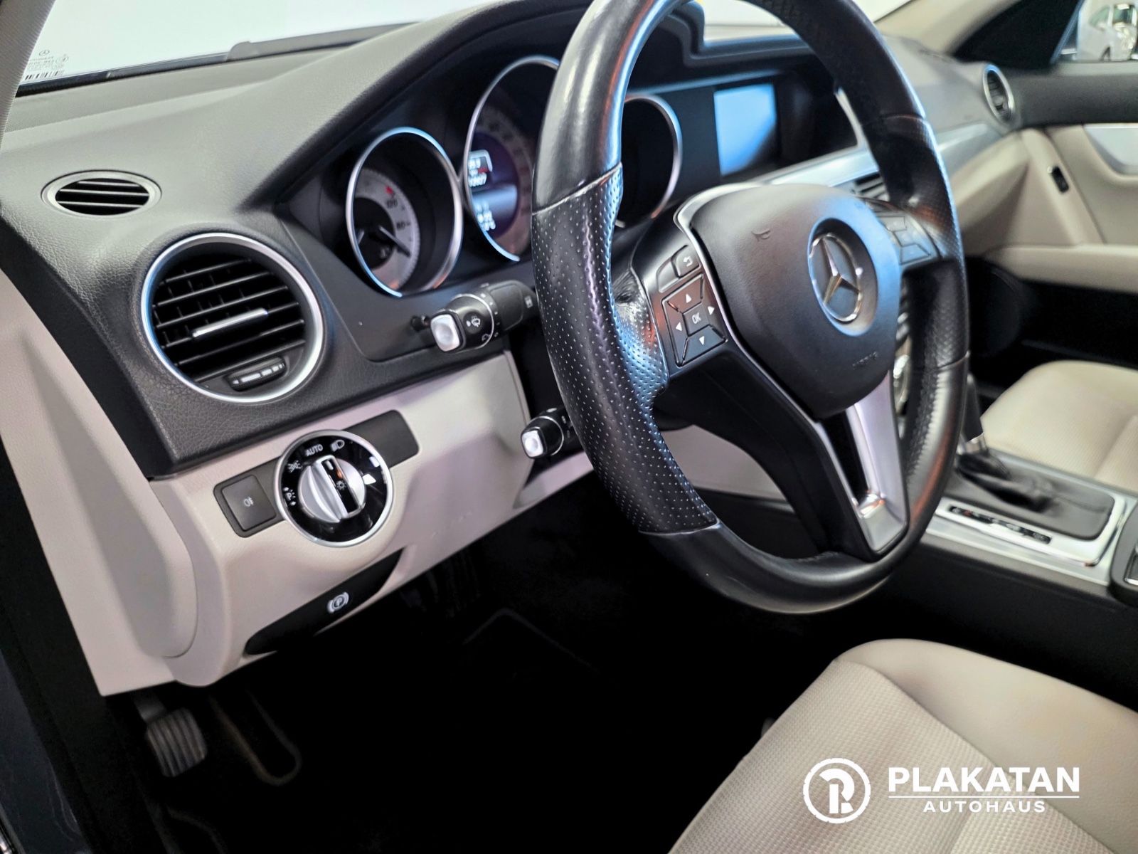 Fahrzeugabbildung Mercedes-Benz C 200 CGI Avantgarde Bi-Xenon AdaptLicht