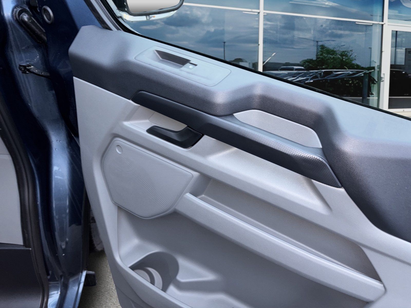 Fahrzeugabbildung Ford Transit Custom 320 L1 FWD Trend