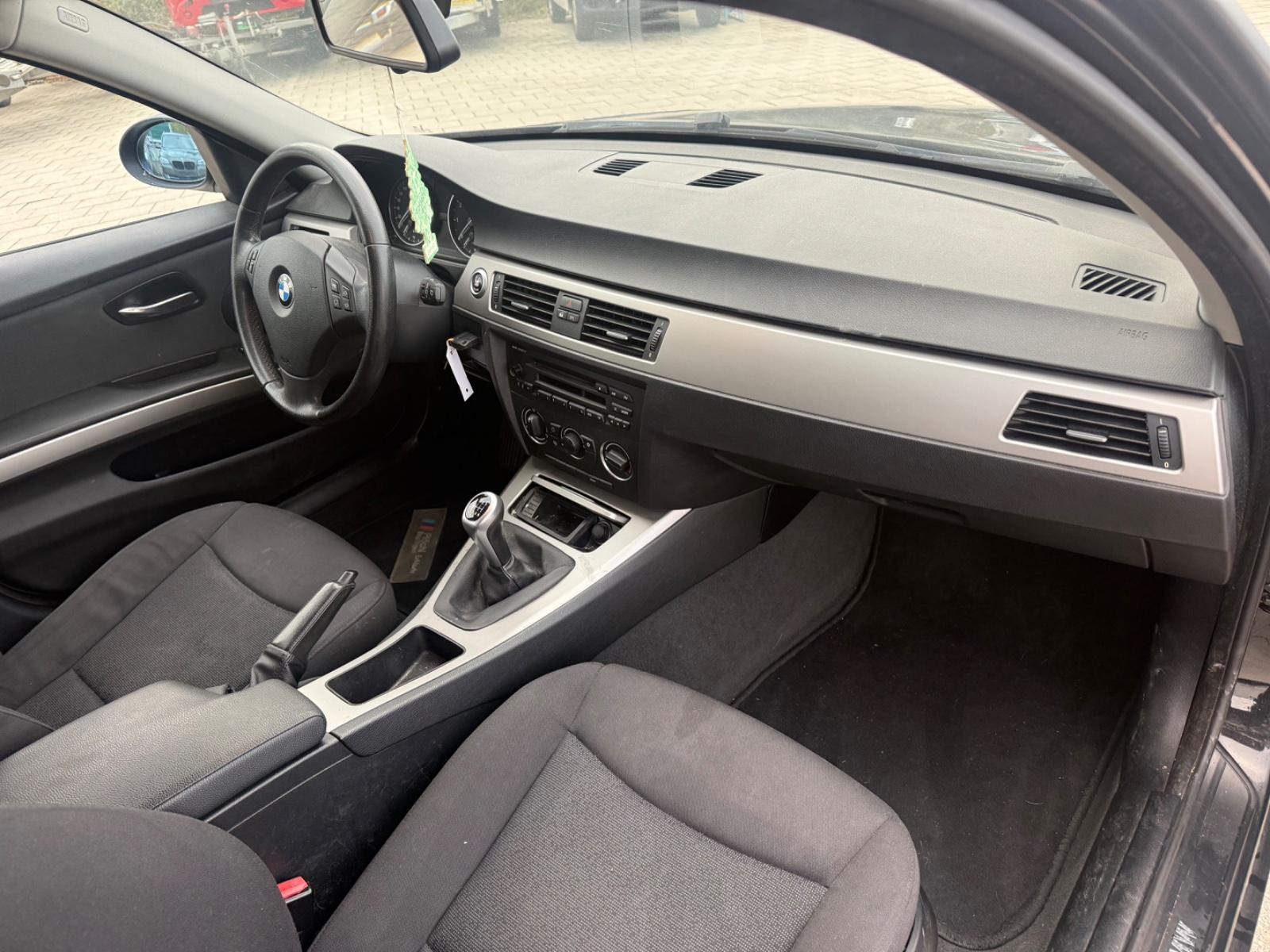 BMW 318 2008 — photo 12