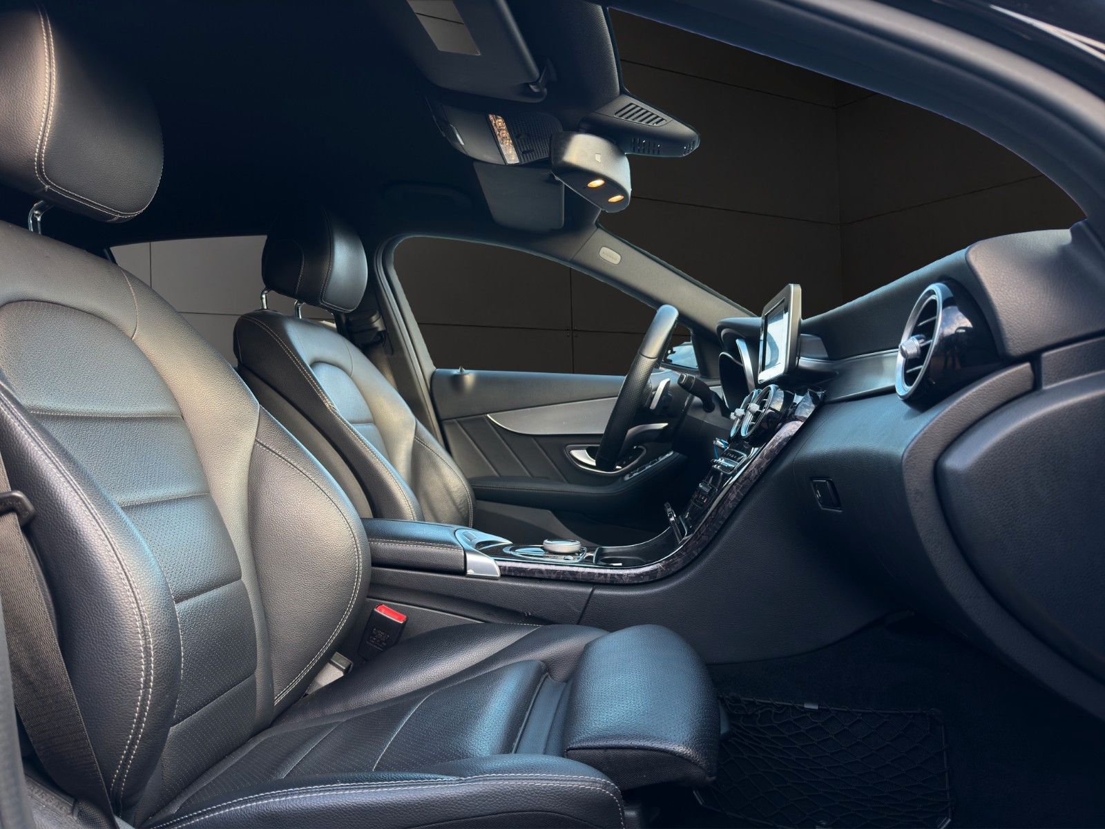 Fahrzeugabbildung Mercedes-Benz C 220d *AMG-Line*ACC*Parkass*Vollleder*LED