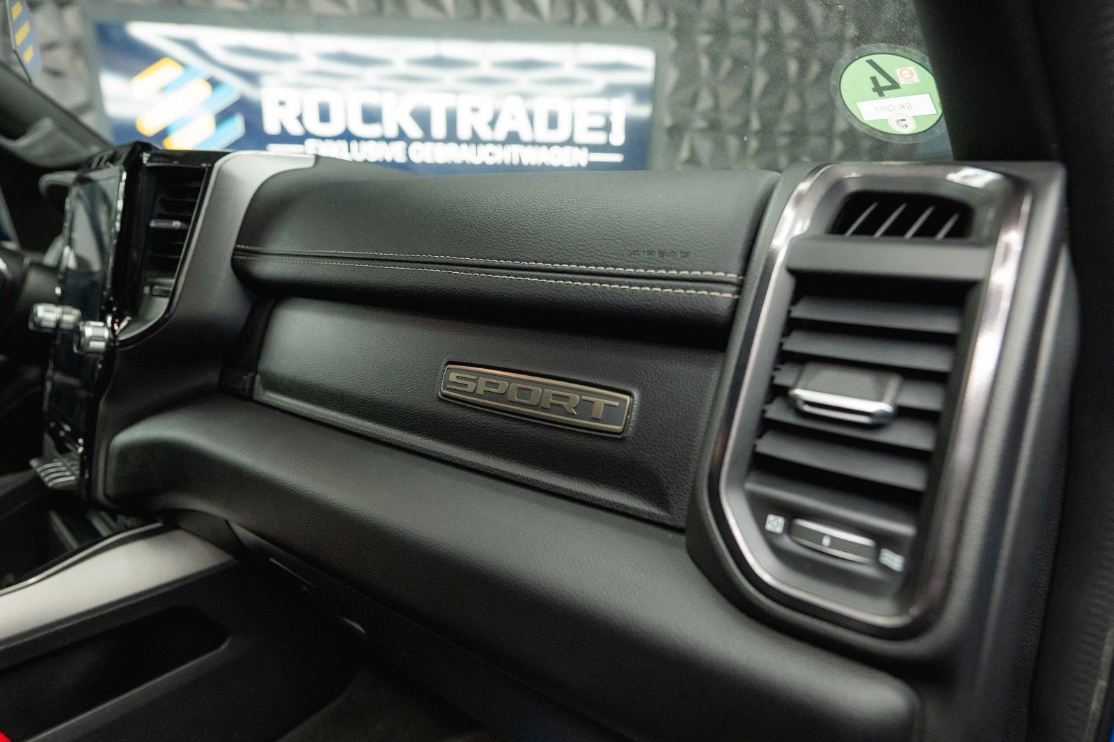 Fahrzeugabbildung Dodge RAM 5.7 V8 HEMI 4x4 NIGHT GT SPORT Night-Paket