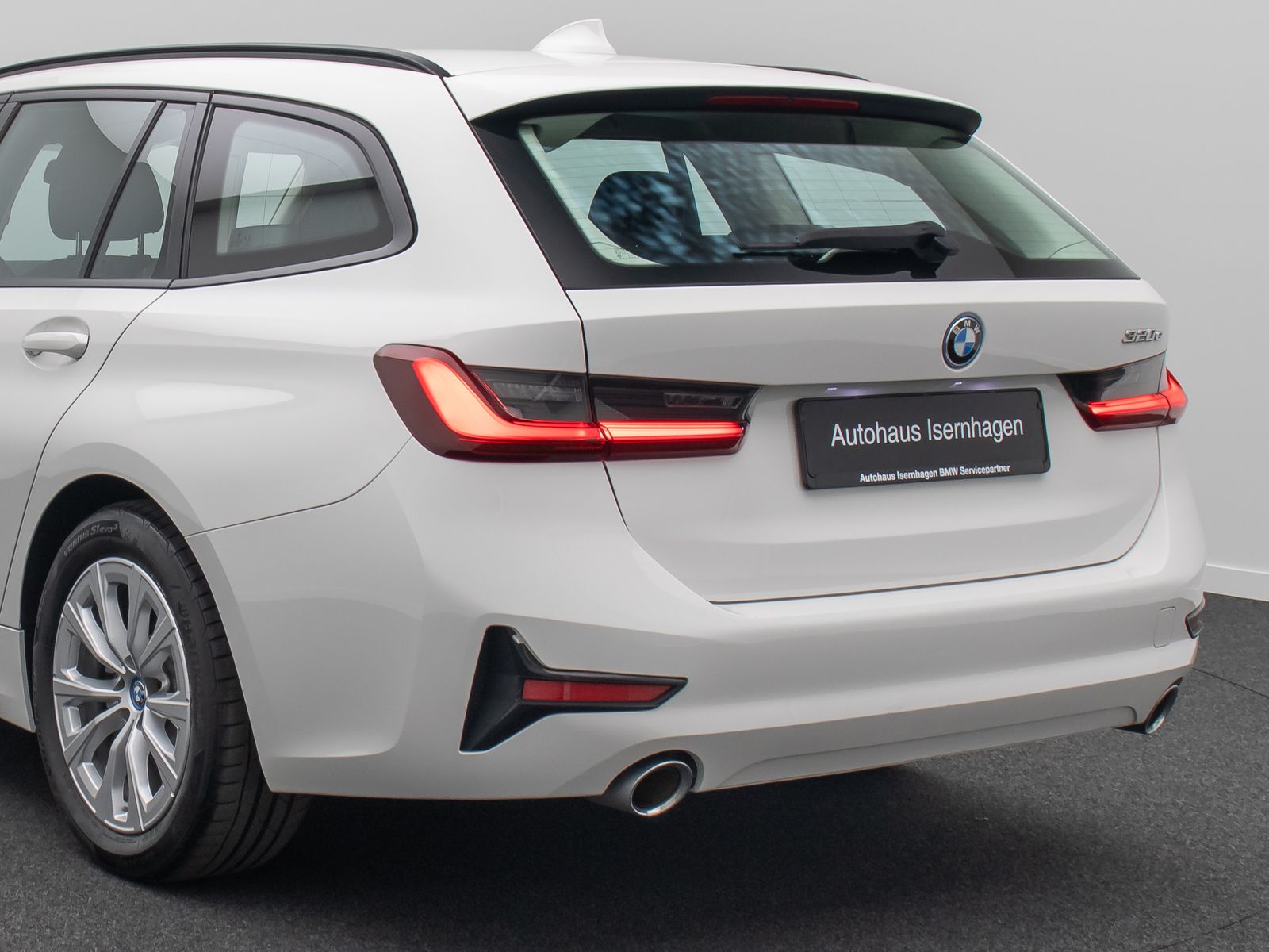 Fahrzeugabbildung BMW 320e  DAB CockPitPro Alarm Geschwindigkeitsreg