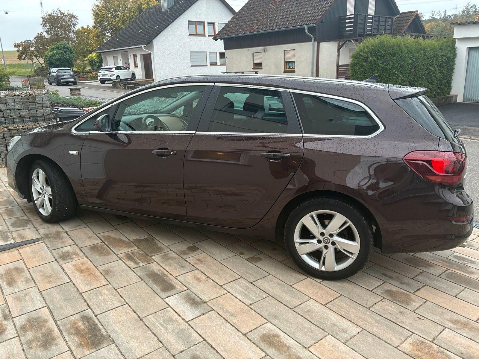 Opel Astra 2012 — photo 6