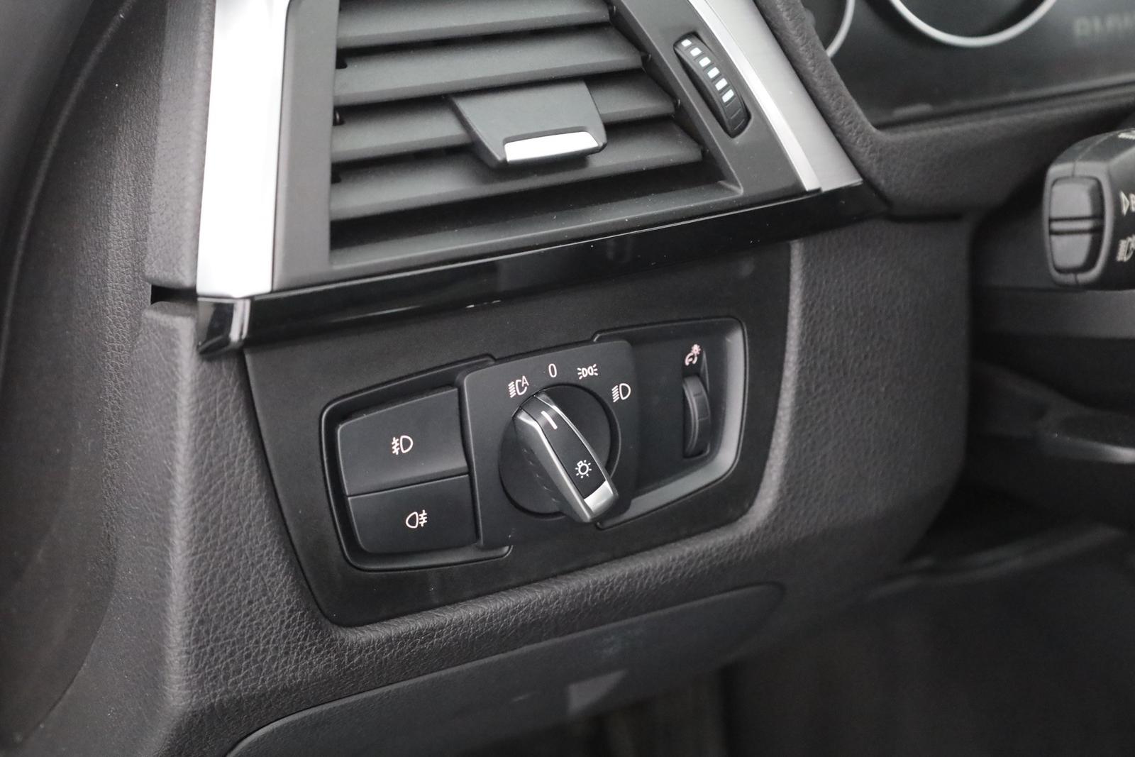 BMW 320i Touring Advantage LED Navi Schiebedach AHK