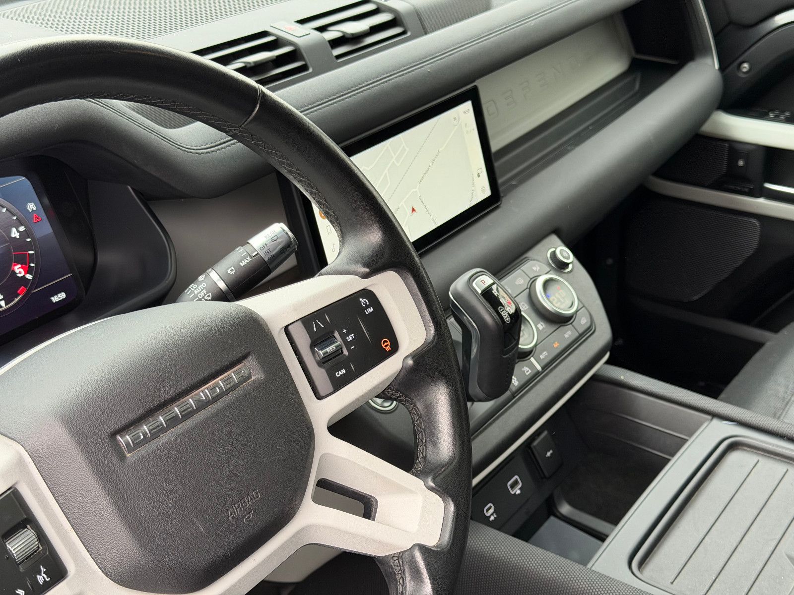 Fahrzeugabbildung Land Rover Defender 110 X-Dynamic SE/PANO/360''KAM/MEREDIAN