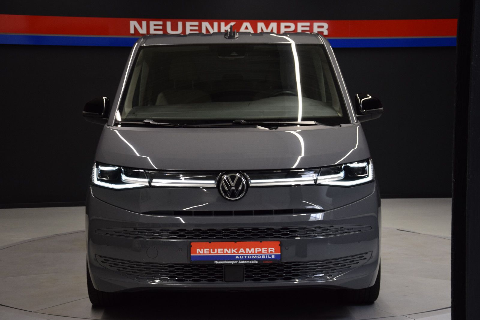 Fahrzeugabbildung Volkswagen T7 Multivan Style Easy Open ACC AHK Kamera 7-Stz