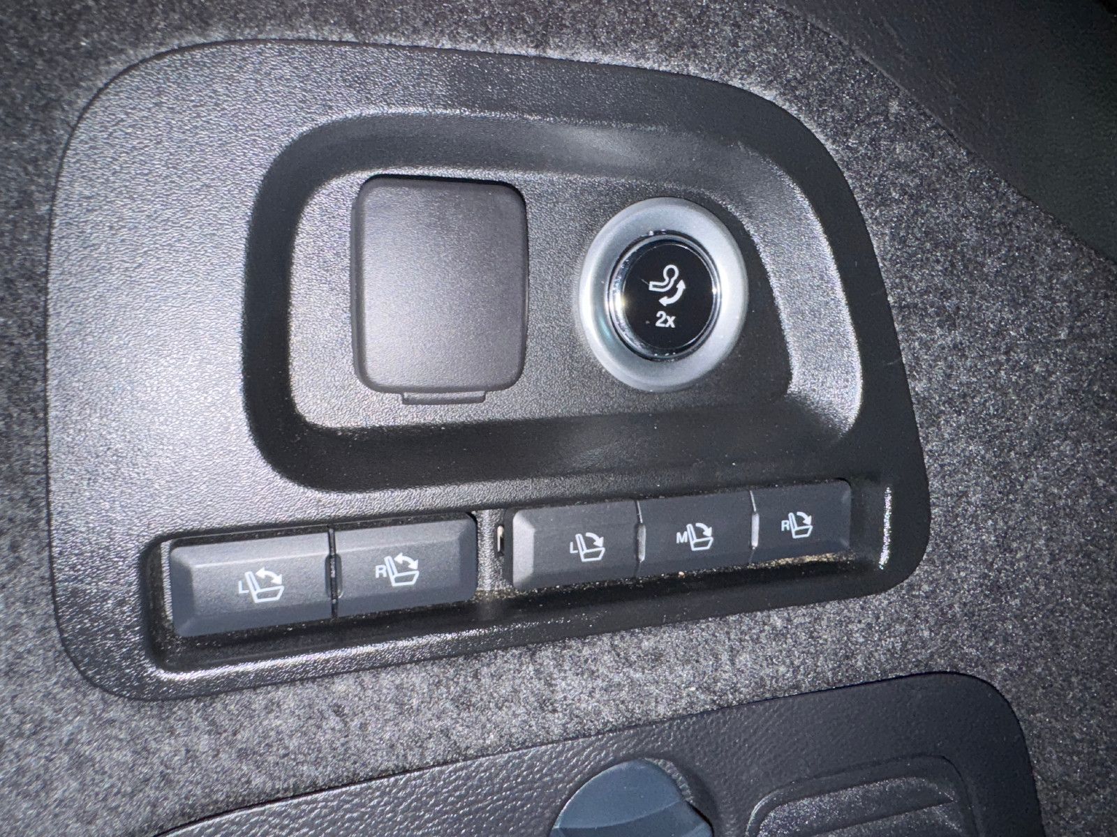 Fahrzeugabbildung Ford Galaxy TITANIUM SPORT AWD AUT 7-SITZER PANO VOLL