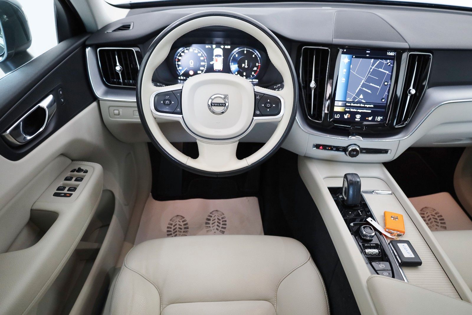 Fahrzeugabbildung Volvo XC60 Momentum Pro Leder,Navi,LED,Panorama,SH,PDC
