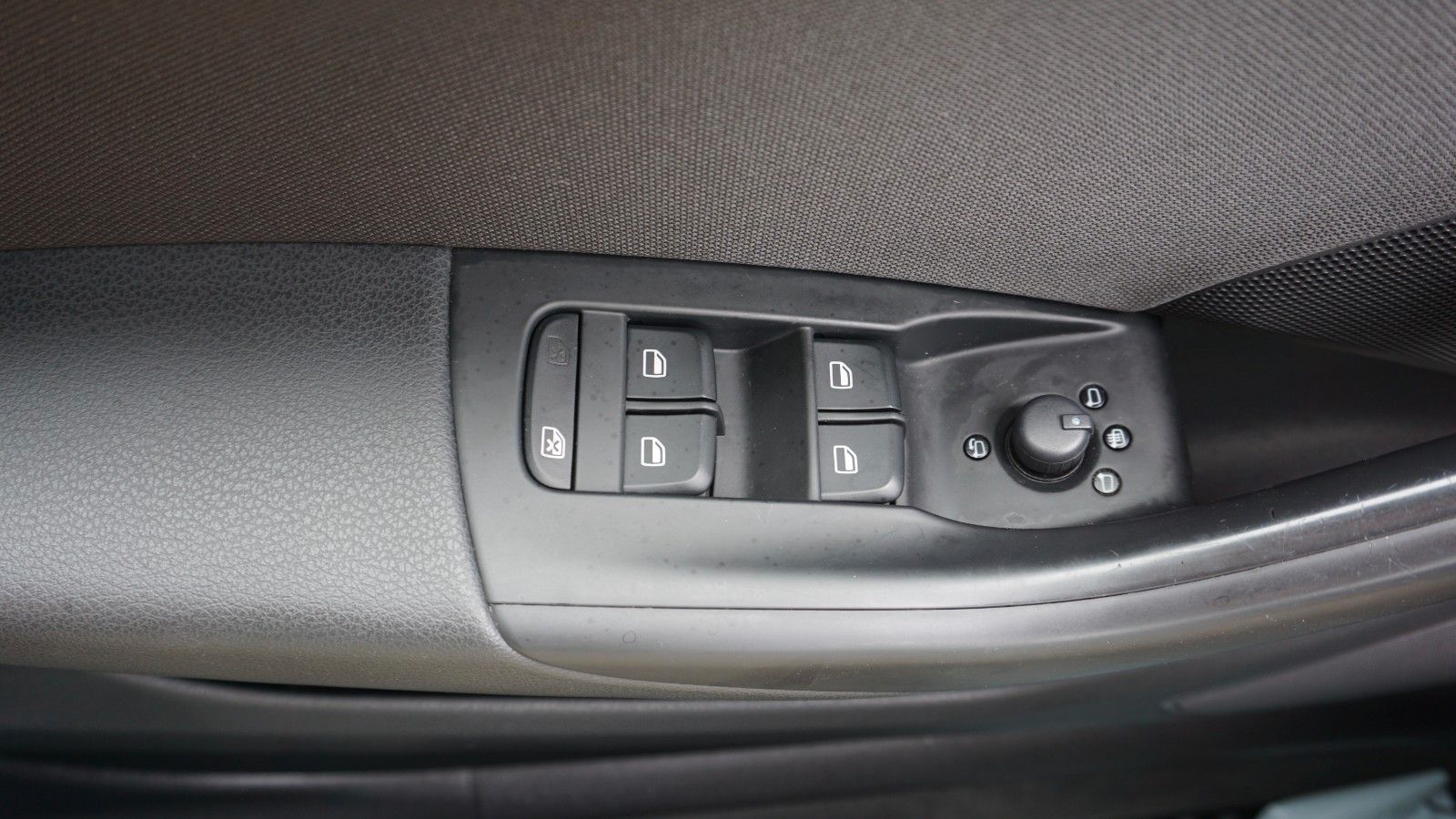 Fahrzeugabbildung Audi Q3 S Line, Navi, LED, AHK, Keyless, Start & Stop