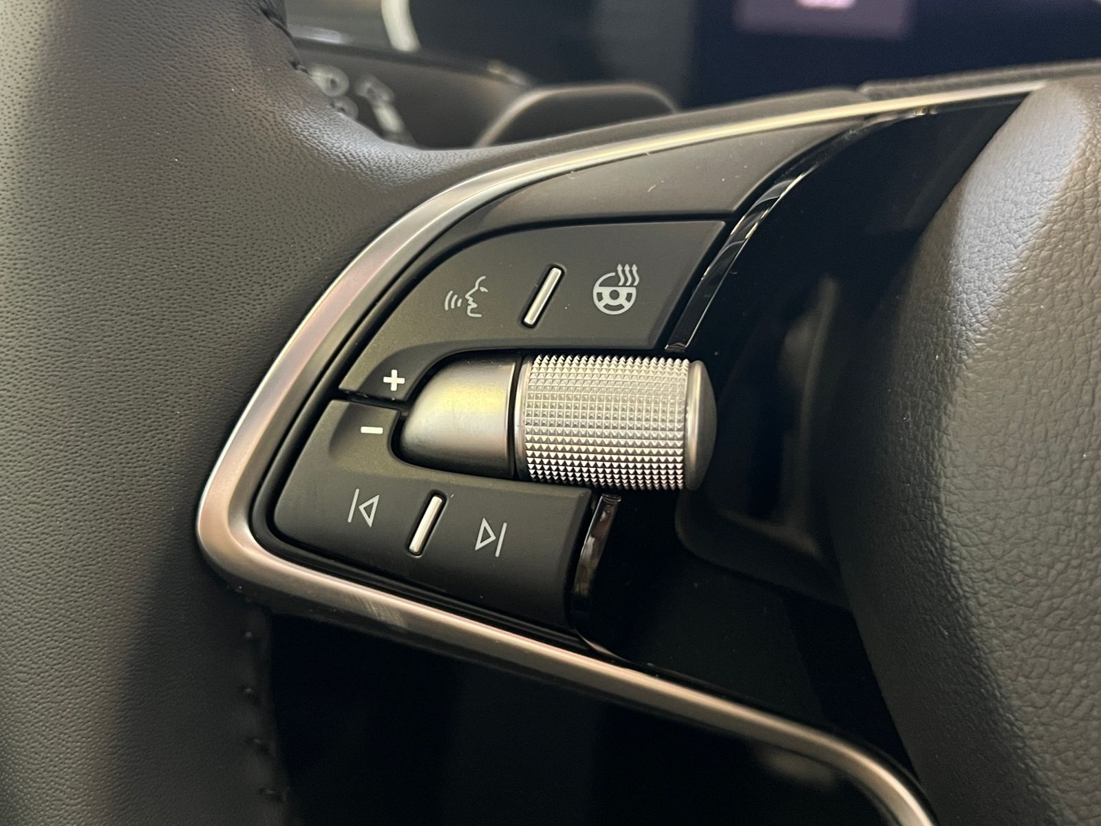 Fahrzeugabbildung SKODA Octavia Combi IV Selection 1.5 TSI mHEV DSG *AHK