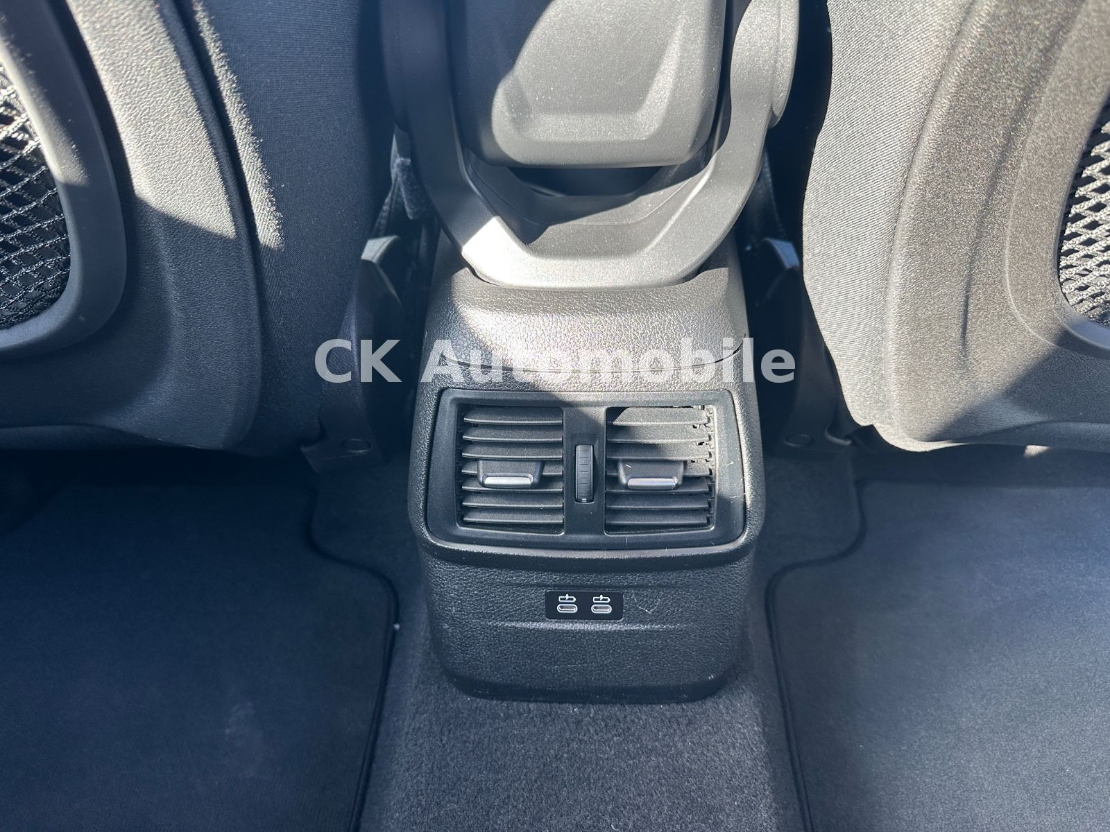 Fahrzeugabbildung BMW 218i Active Tourer Advantage Automatik/Navi/AHK