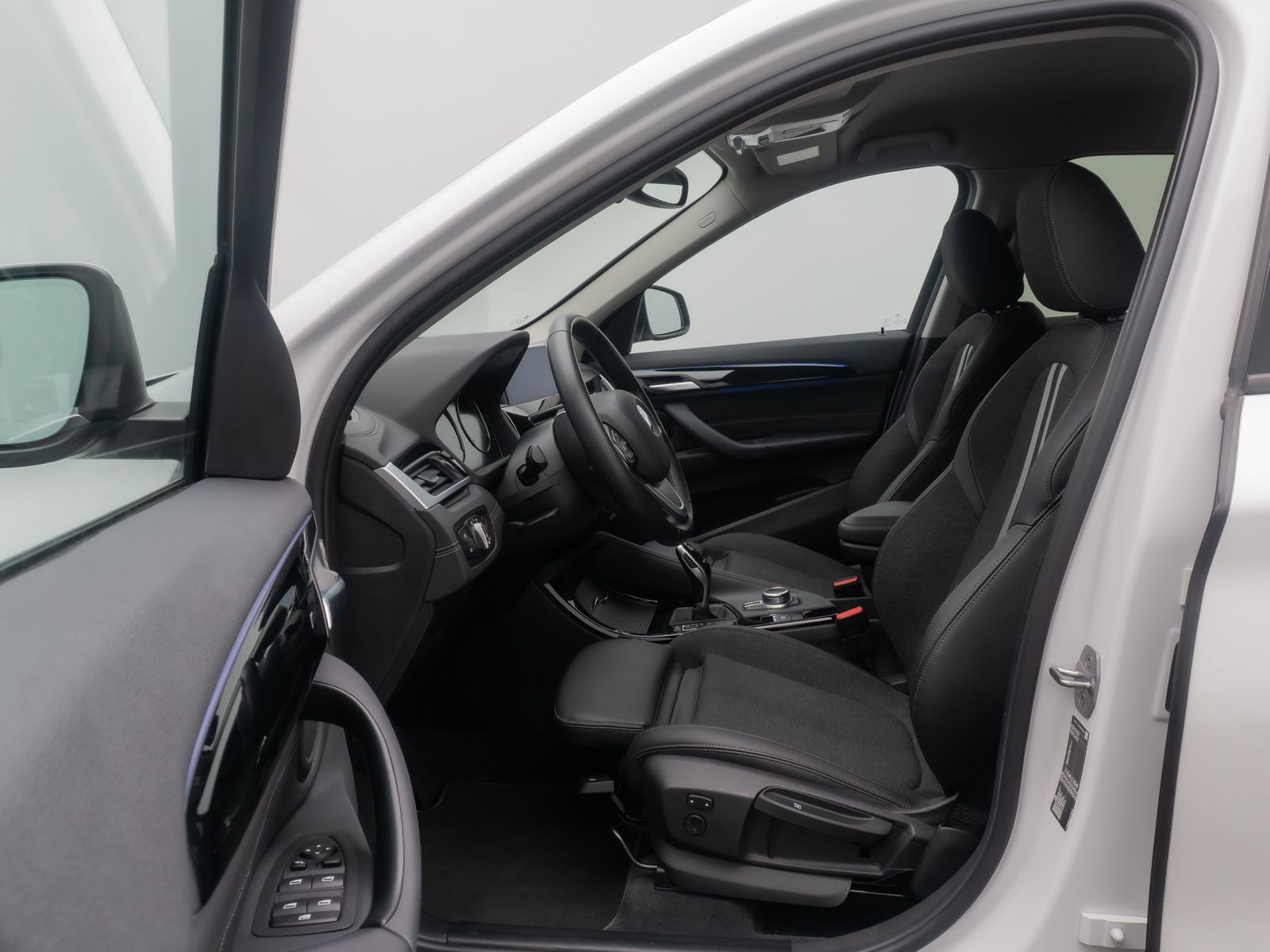 Fahrzeugabbildung BMW X1 sD18i Sport Line Kamera DAB LED Teilleder 18"