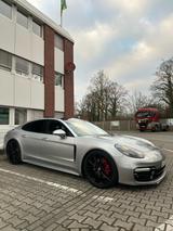Porsche Panamera 4S Exclusive Chrono Rot  - silberne Porsche Panamera