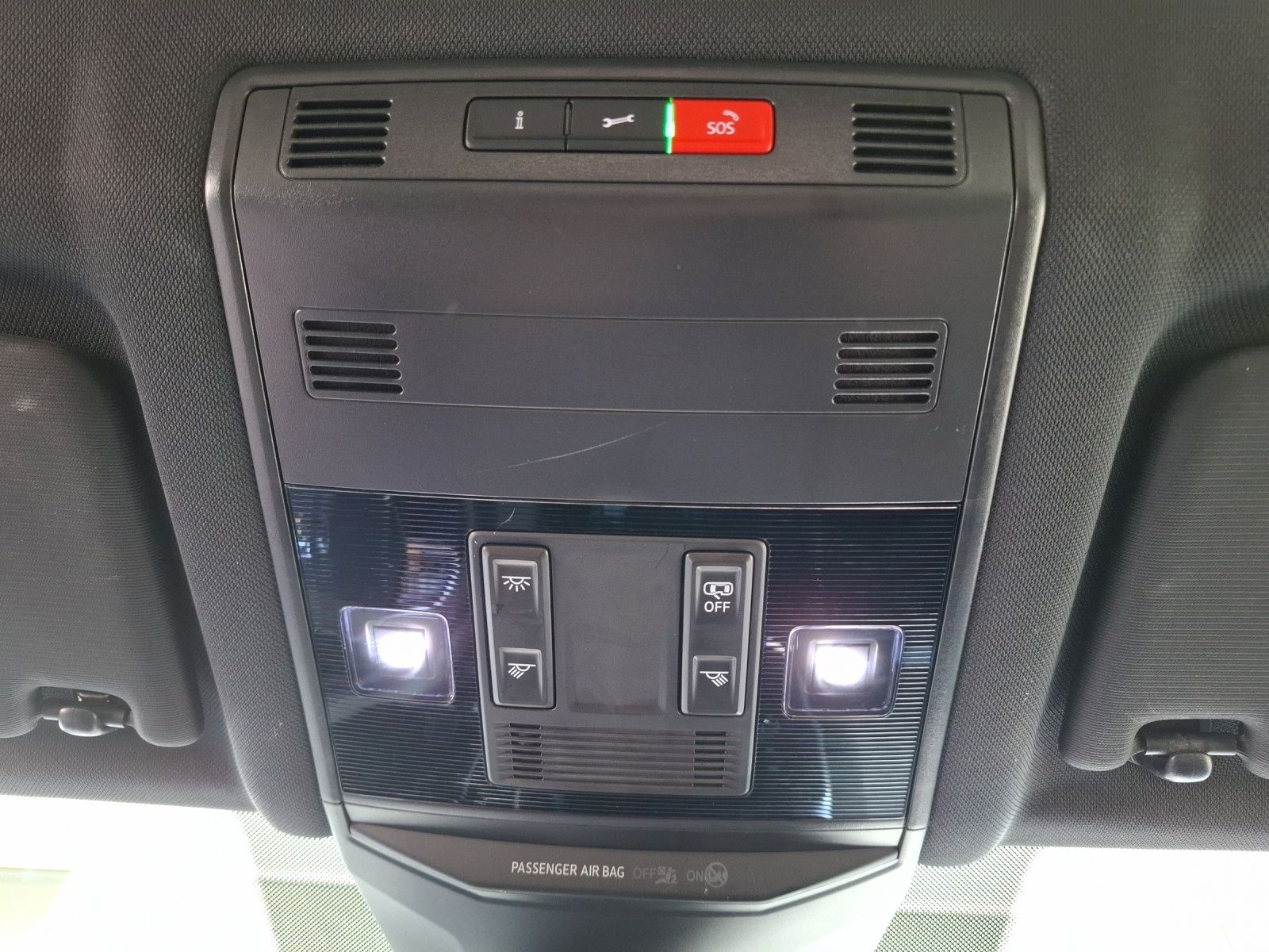 Fahrzeugabbildung Volkswagen T-Roc TSI R-Line Matrix Navi AID Park-Assist SH