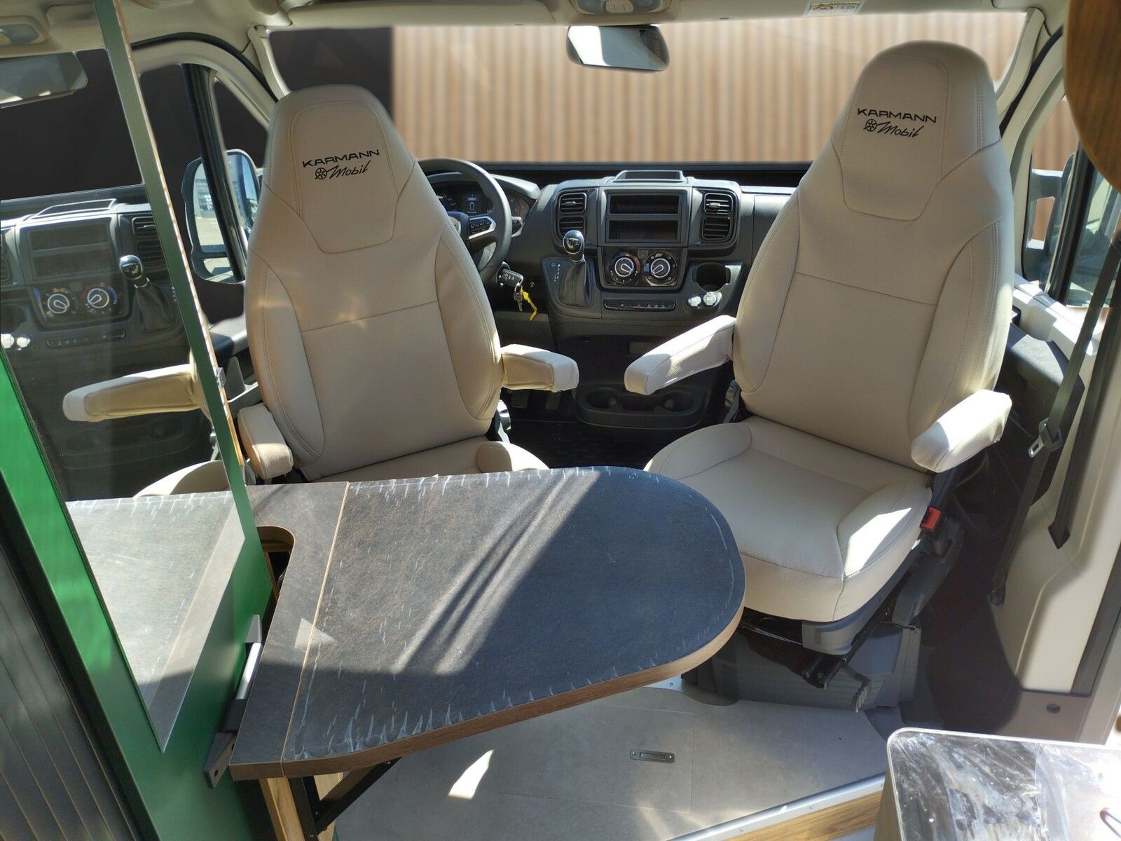 Fahrzeugabbildung Karmann Dexter DE 600 Markise, Captain-Chair-Sitze
