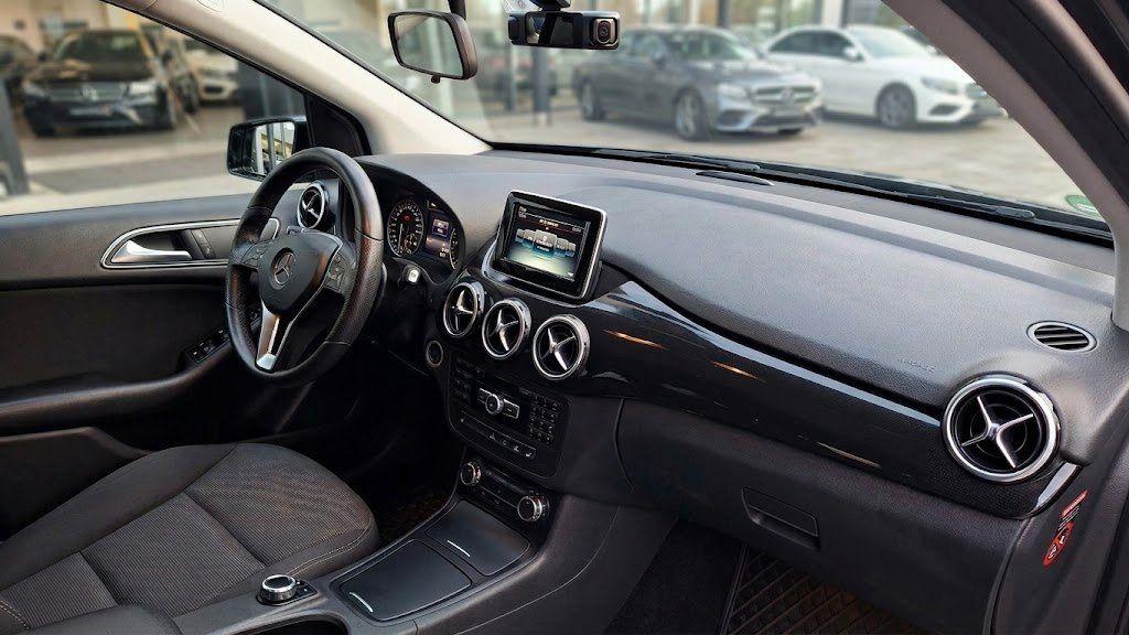 Mercedes-Benz B 180