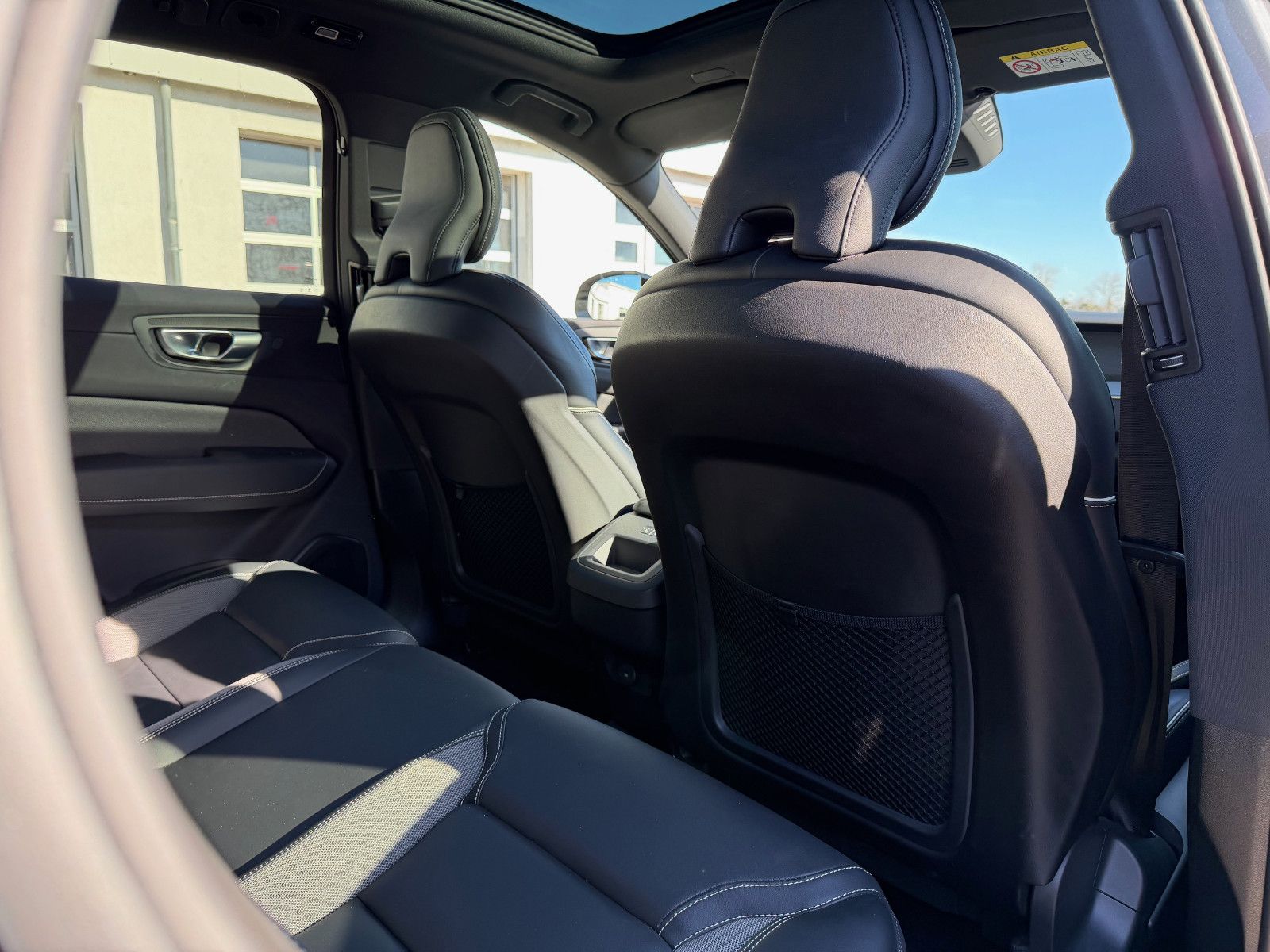 Fahrzeugabbildung Volvo XC60 B4 B Plus Dark*H&K*360°*PANO*AHK*STHZG*