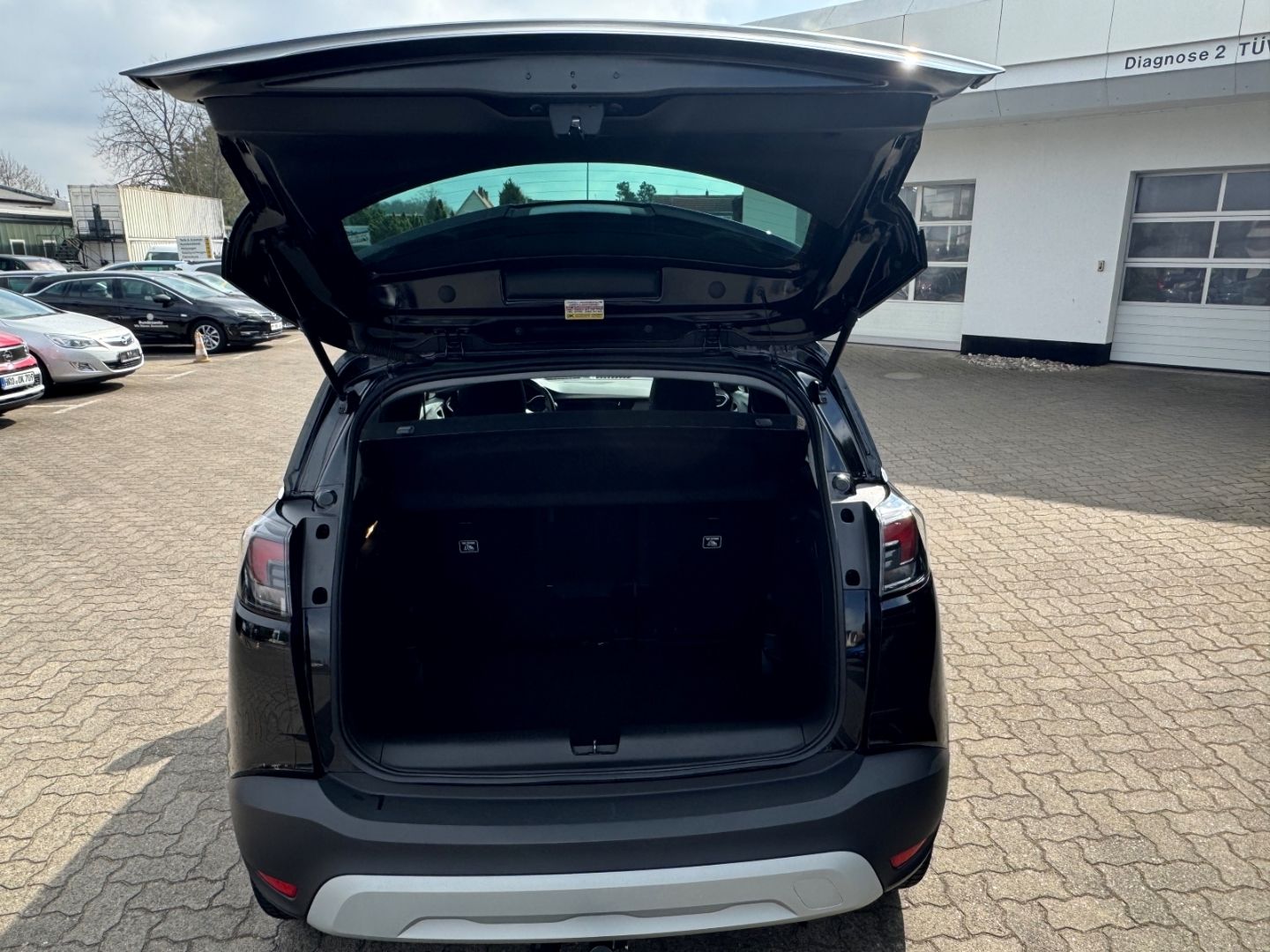 Fahrzeugabbildung Opel Crossland Elegance 1.2 Turbo mit AHK