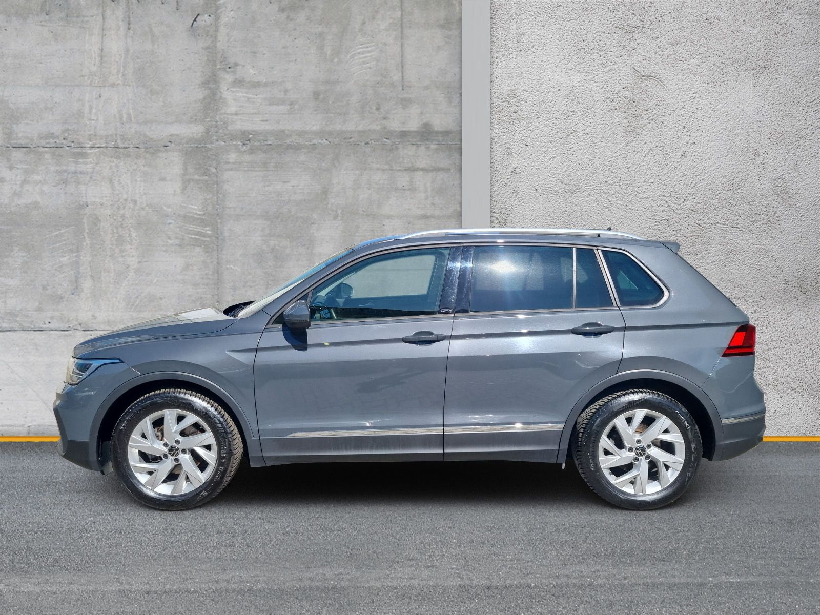 Volkswagen Tiguan 1.5 TSI Active LED NAVI KAMERA APP LM18 foto 2