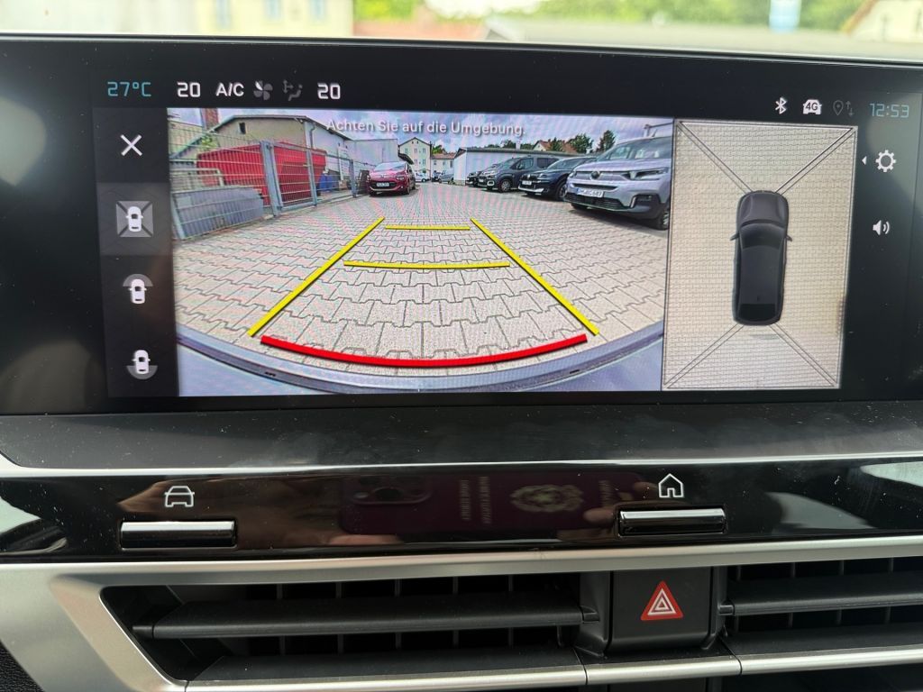 Fahrzeugabbildung Citroën C4 Hybrid 145 TEAM D * Ganzjahresreifen