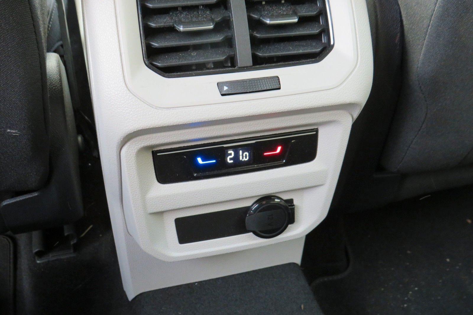 Fahrzeugabbildung Volkswagen Tiguan TSI DSG ELEGANCE 19-ZOLL MATRIX 360` 1.HD