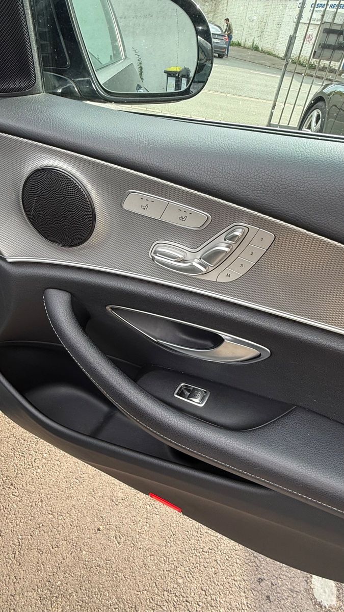Fahrzeugabbildung Mercedes-Benz E 400 E Limousine E 400 d 4Matic