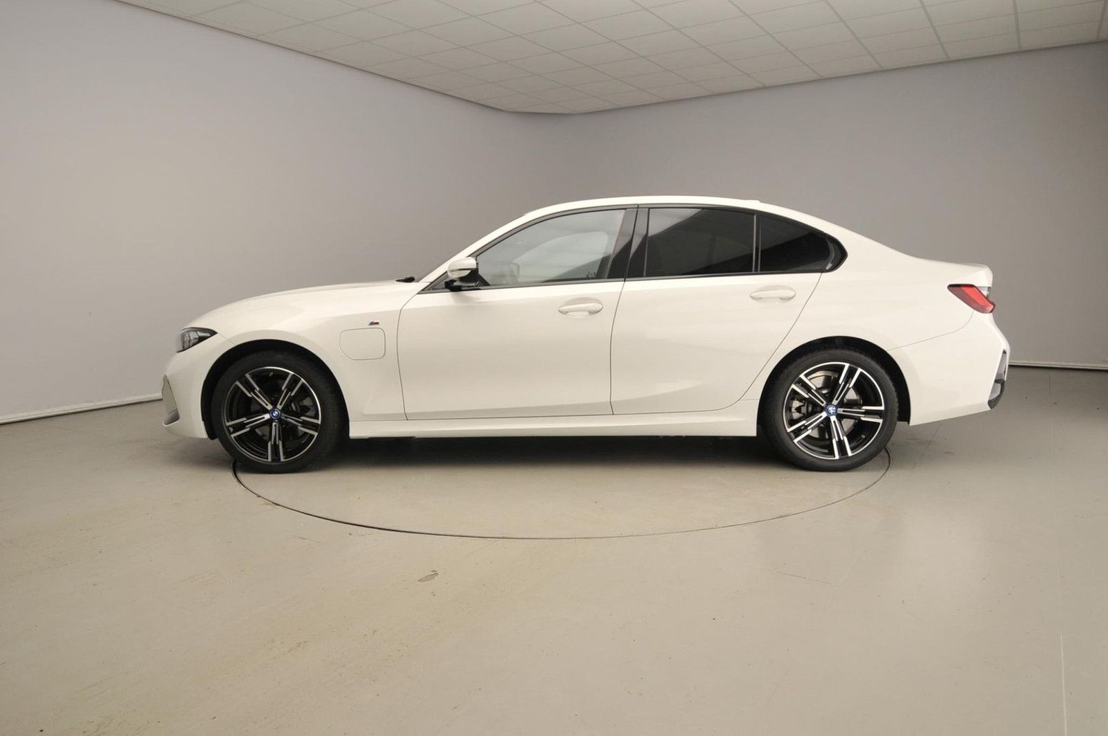 BMW 320 3 Serie Sedan 320e | M-Sportpakket | LED | n imagem 3