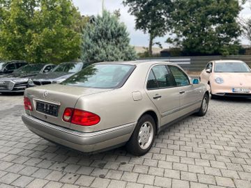 Mercedes E 230 - 4