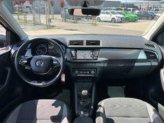 Fahrzeugabbildung Skoda Fabia Navi ACC LED Kamera Sitzhzng SmartLink