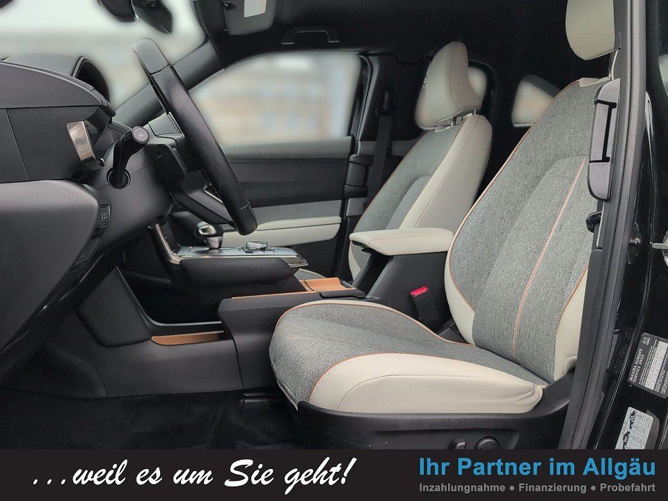 Fahrzeugabbildung Mazda MX-30 EV eSKY 35kWh MAKOTO PREM-P GARANTIE-02/29