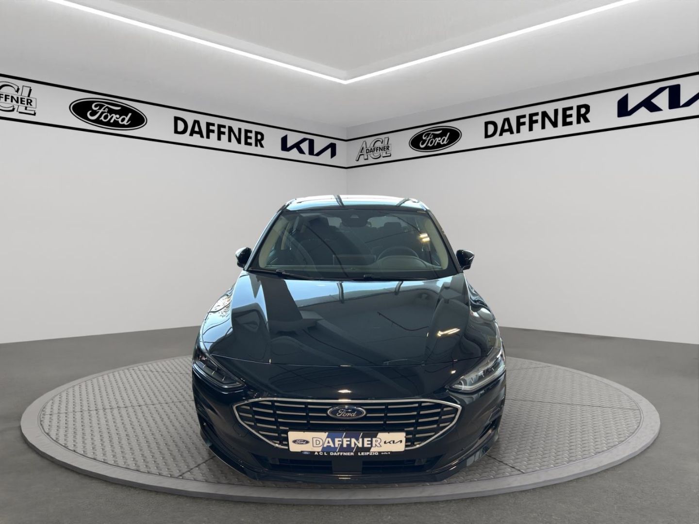 Fahrzeugabbildung Ford Focus Titanium MHEV VerkehrszeichERK PANO Kamera