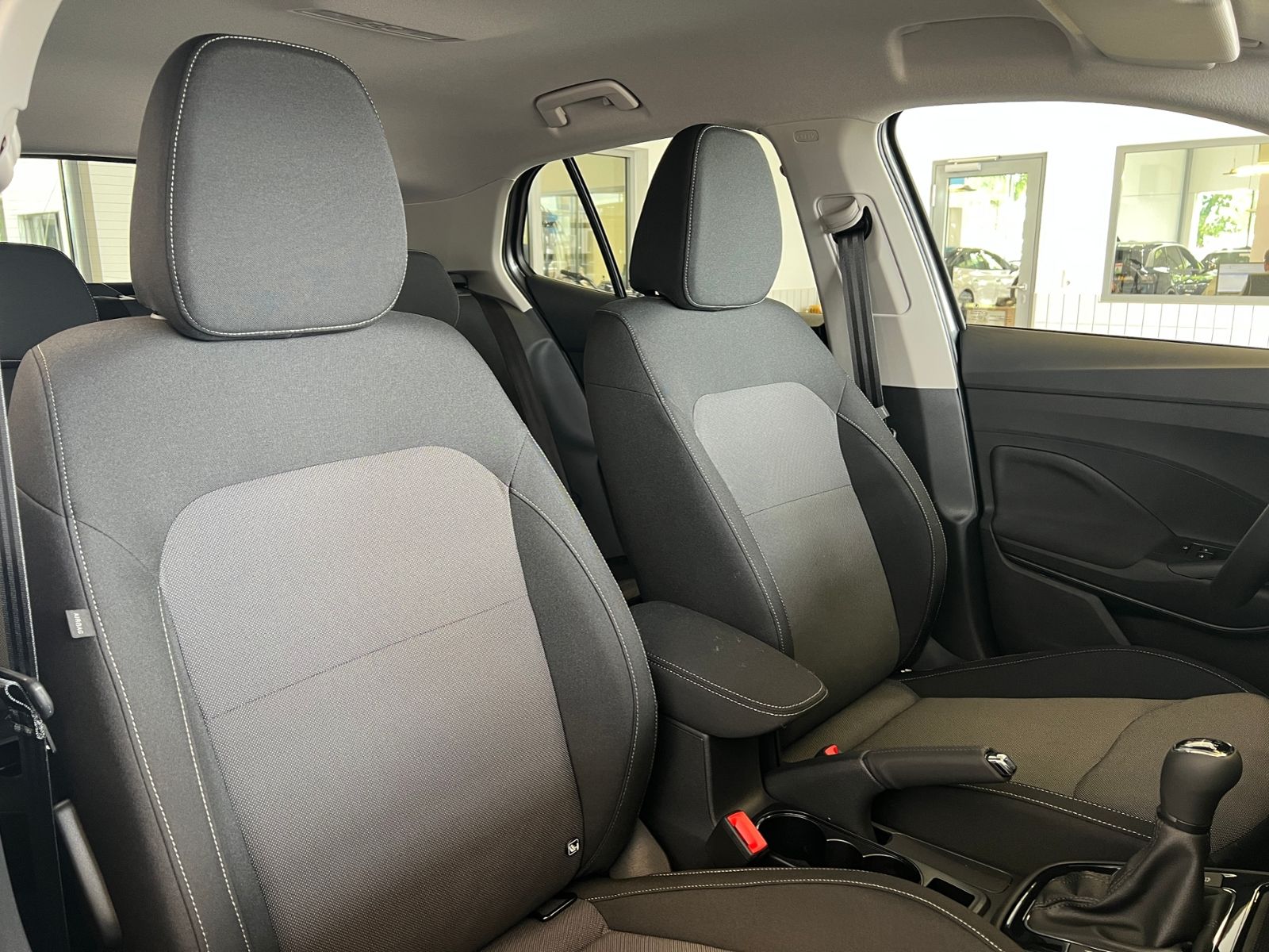 Fahrzeugabbildung SKODA Fabia Tour 1.0 TSI *Winter-Paket,KESSY,Einparkhi