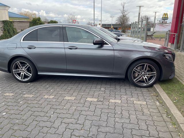 MERCEDES-BENZ E 350e AMG Line Autom.