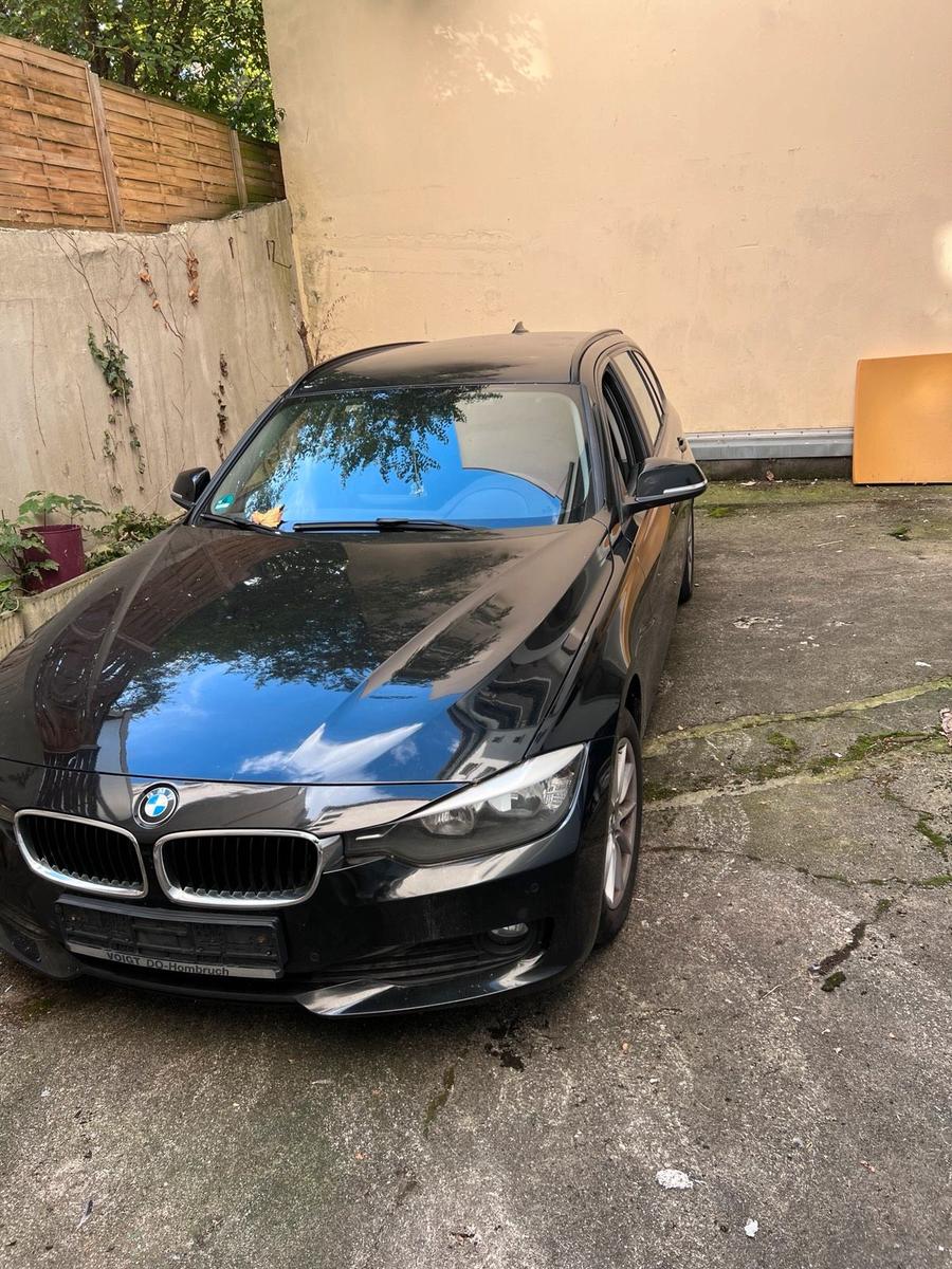 BMW 318 2014 — rear view