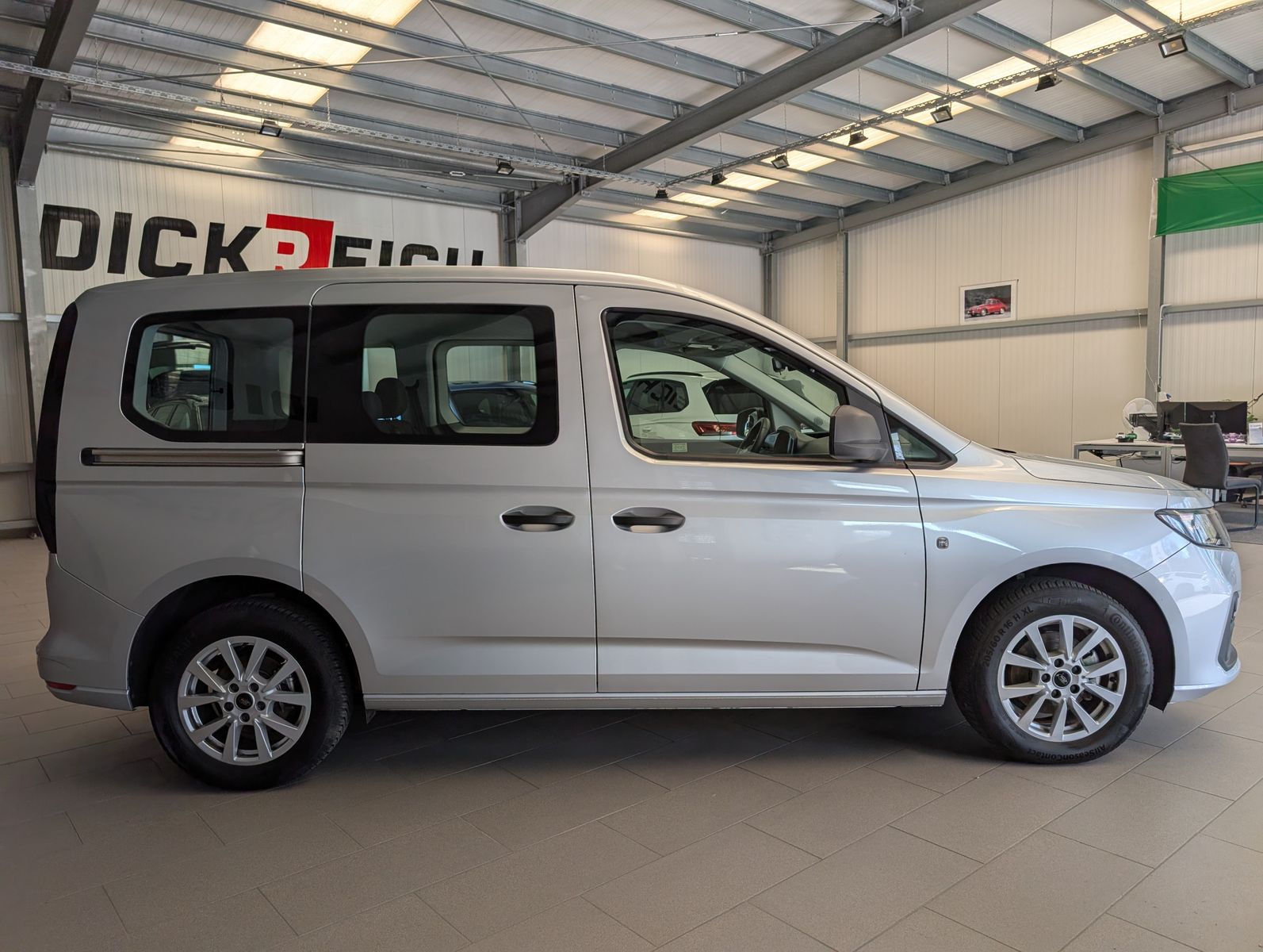 Fahrzeugabbildung Ford Tourneo Connect 2.0 Trend Tempo Navi Klima PDC