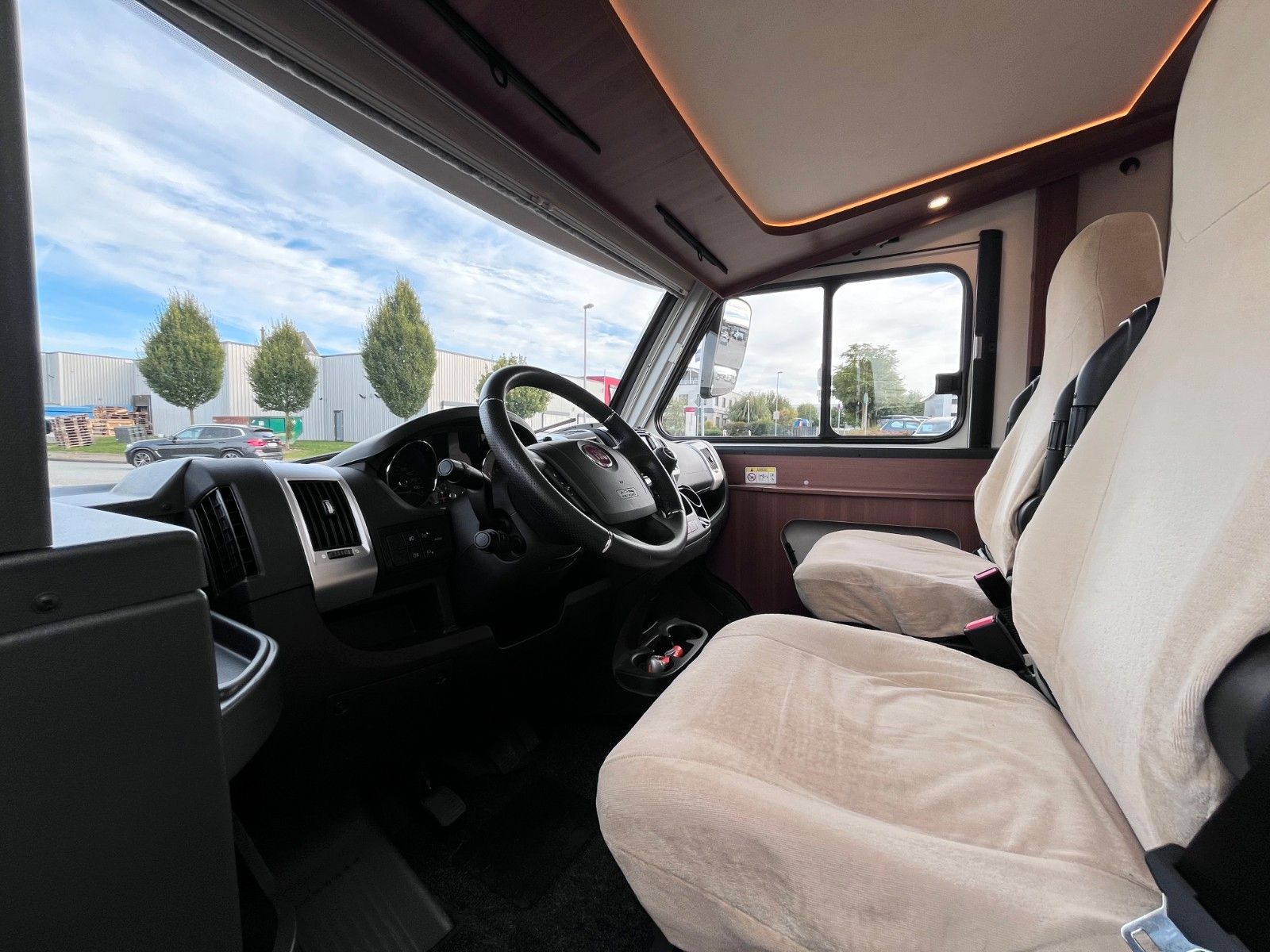 Fahrzeugabbildung LMC Explorer Comfort I 615 - Neuzustand -