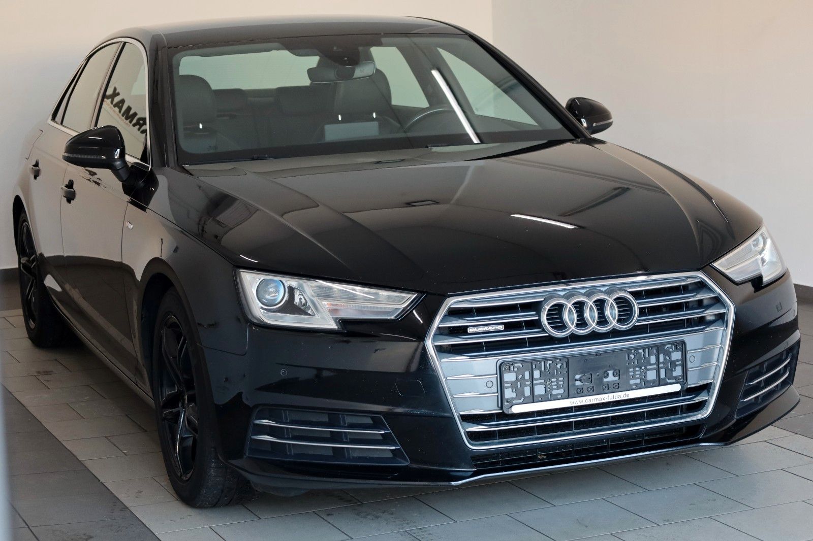 Fahrzeugabbildung Audi A4 Lim. quattro S Line T.Leder,Navi,Xenon,SH,PDC