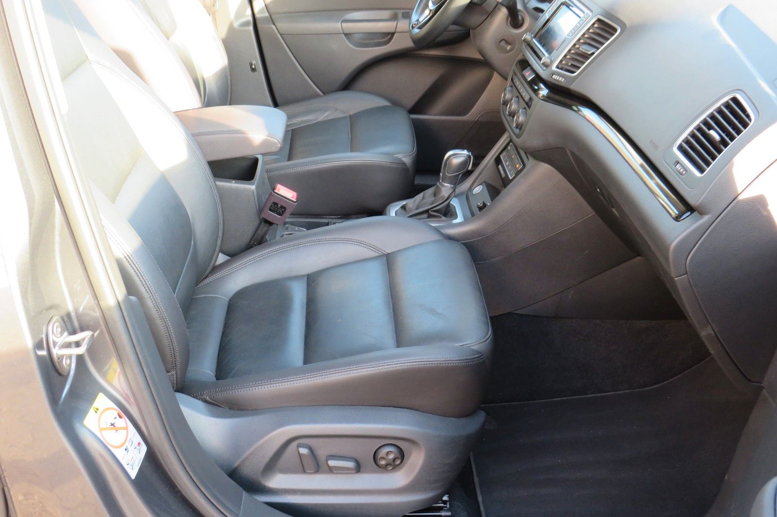 Fahrzeugabbildung Volkswagen Sharan Highline TDI DSG 7-S XENON ACC AHK "VOLL"