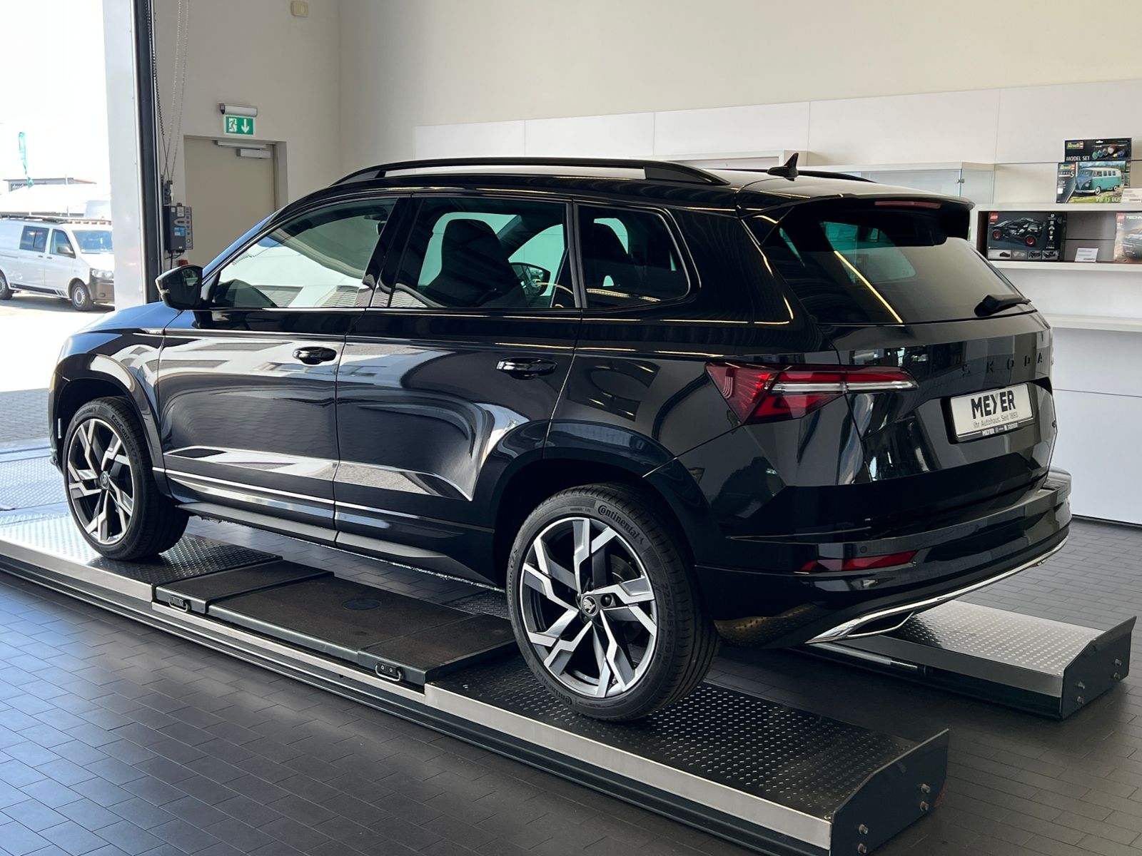 Fahrzeugabbildung SKODA Karoq Sportline 2.0 TSI 4x4 DSG *CANTON, AHK, 19