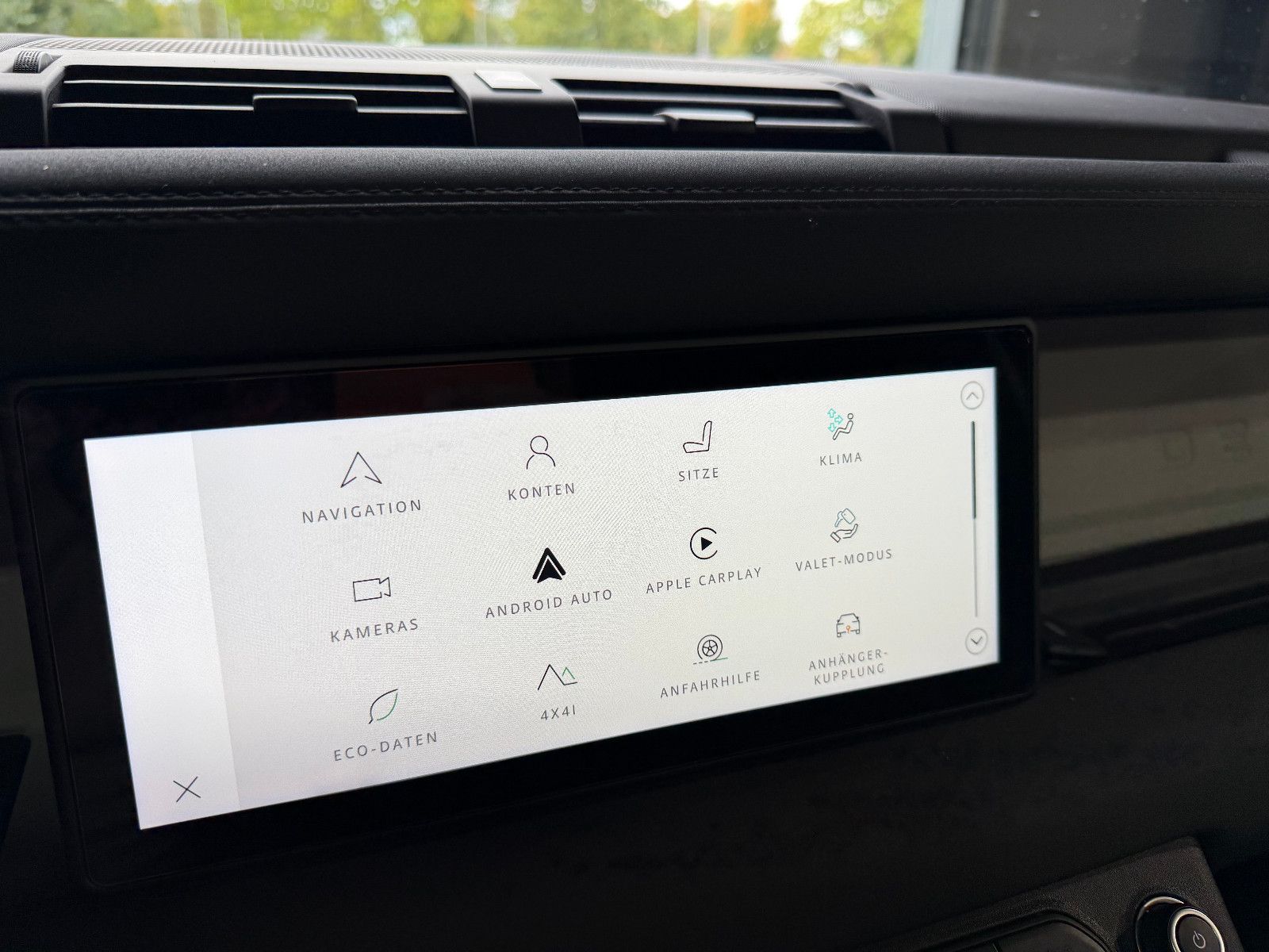 Fahrzeugabbildung Land Rover Defender 110 X-Dynamic SE/PANO/360''KAM/MEREDIAN