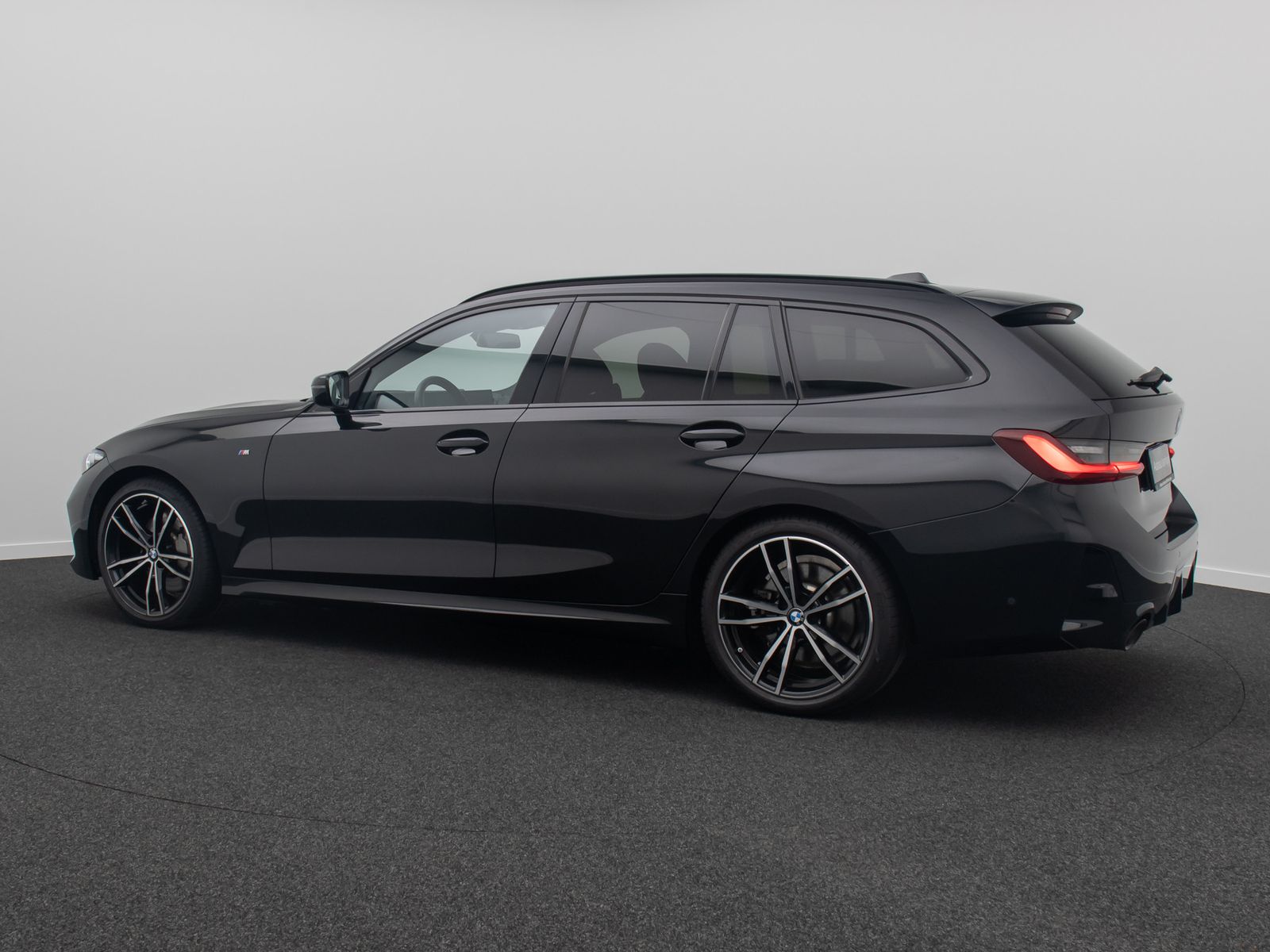 Fahrzeugabbildung BMW 330i M Sport HUD Panorama DAB HiFi AHK 19Zoll