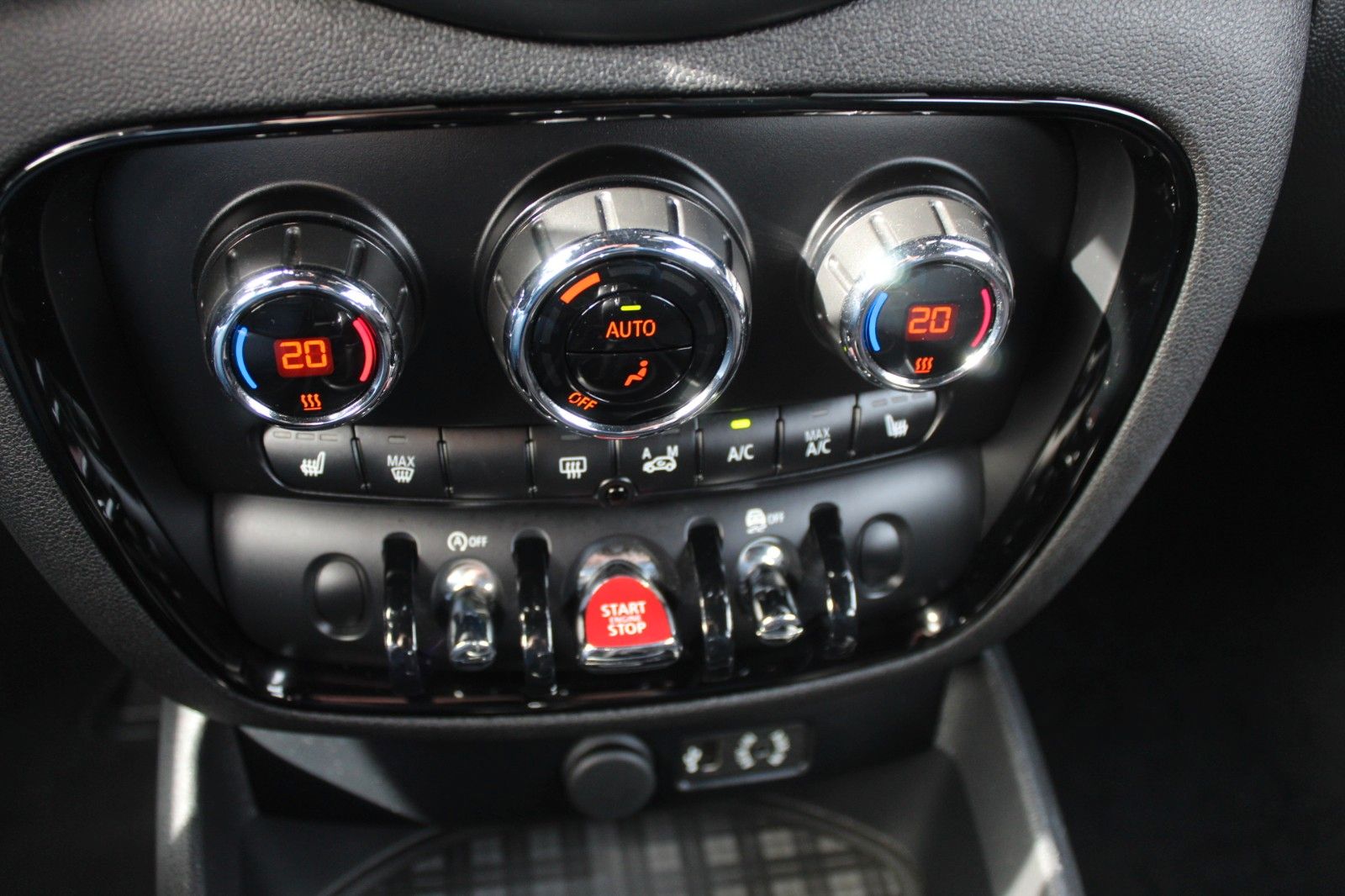 Fahrzeugabbildung MINI COOPER Clubman AHK*Klimaautom.*Sitzh.