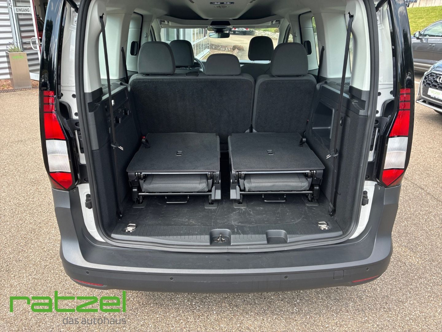 Fahrzeugabbildung Volkswagen Caddy Basis 2.0 TDI Navi Kamera lane Assist DAB