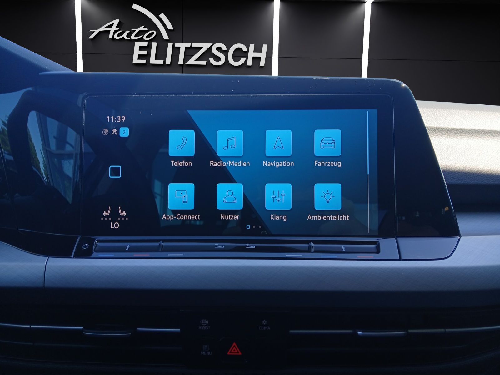 Fahrzeugabbildung Volkswagen Golf VIII eTSI Life DSG LED Navi AID ACC PDC SH