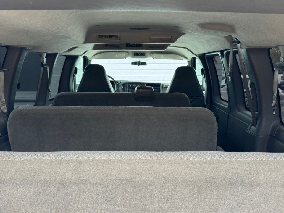 Fahrzeugabbildung Chevrolet Express Chevy Van 6.0 V8 2500 LPG 9 Sitzer