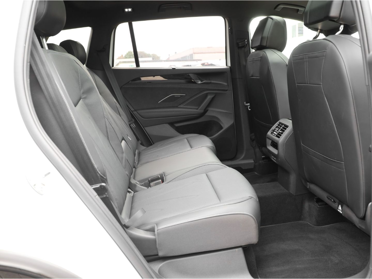 Volkswagen Tayron R-LINE BLACKSTLYE eHybrid DSG LEDER PANO foto 4